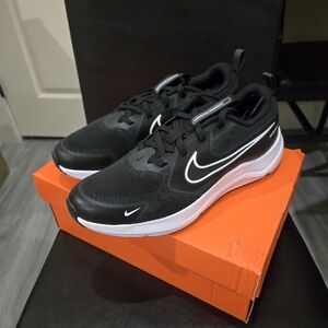 Nike Men's Black and White Sneakers